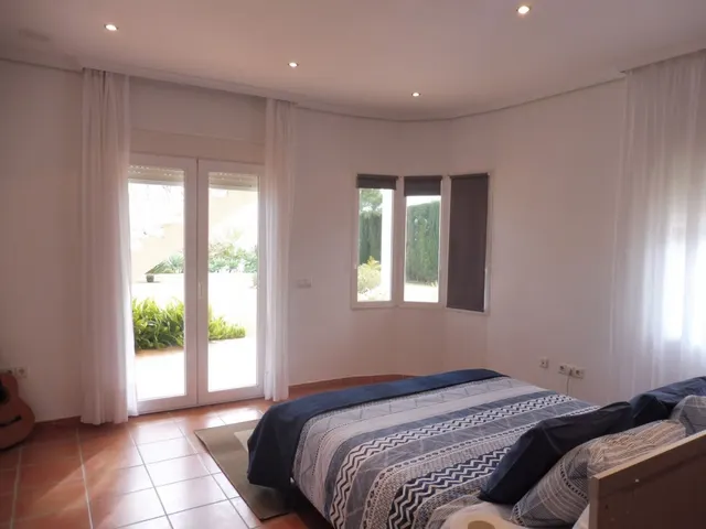 Villa 6 dormitorios con vistas al mar en La Cala de Mijas — 11