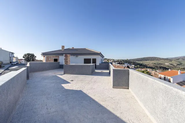 OBRA NUEVA EN LOJA — 18