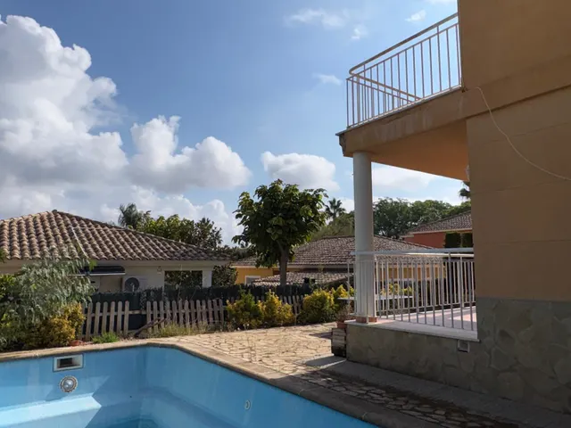 Chalet independiente en Urbanización Vall de Lliria — 25