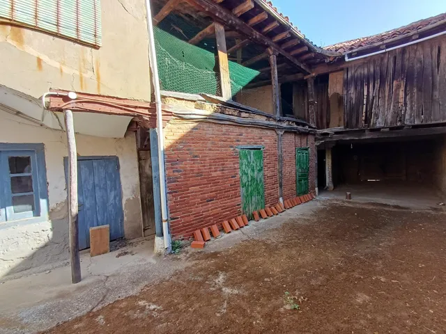 Casa con terreno en Hospital de Órbigo. - foto 2