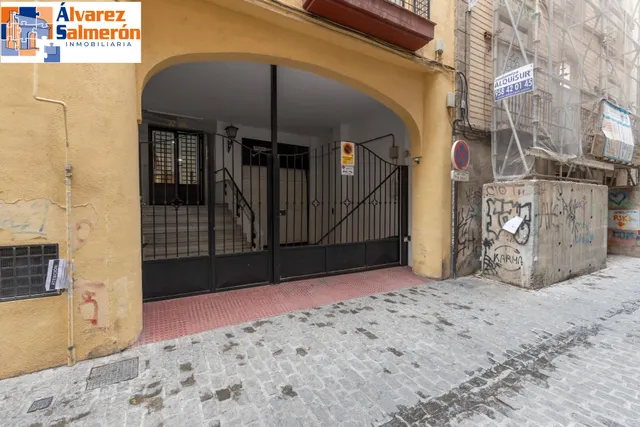 Amplio piso con garaje y trastero en el centro — 42