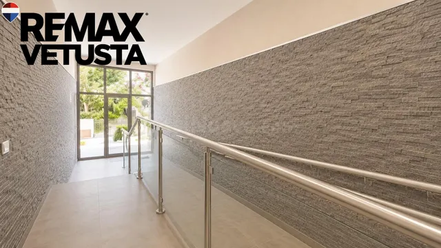 Vivienda nueva en San José con aerotermia, piscina y garaje  - foto 4