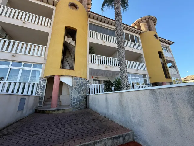Fantástico Piso en la Urbanización Pinada Golf - Villamartin - foto 2