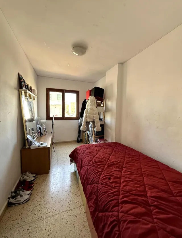 Piso amplio de 4 habitaciones con ascensor en Reyes Católicos — 13