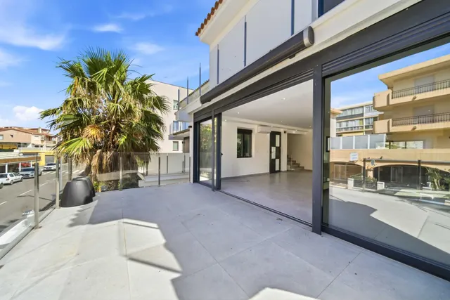 Chalet independiente en venta en Calle de la Roca Negra — 12