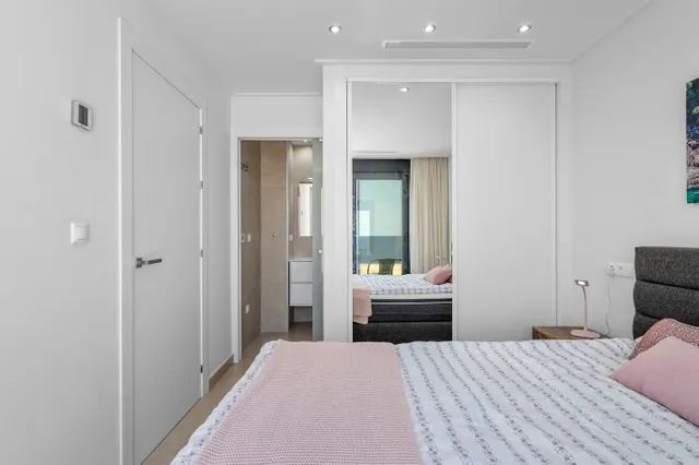 Villa moderna con piscina privada, 3 dormitorios y 3 baños. — 22