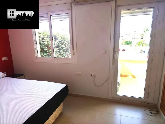 Bungalow pareado con dos terraza, solárium y sótano en Gran Alacant. — 31