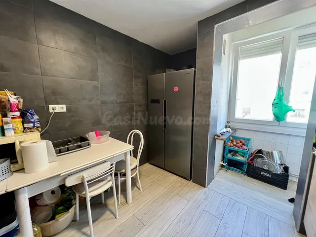 Piso en venta con cocina y baño reformados en la Chantrea - foto 3