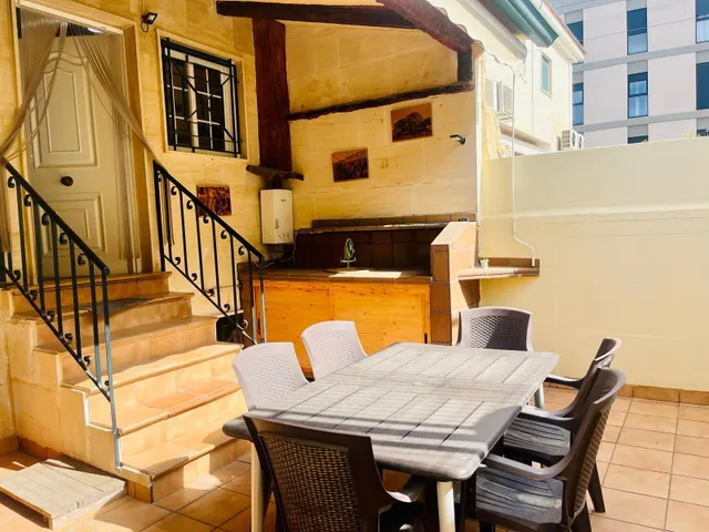 Estupendo triplex en zona campo de futbol — 27