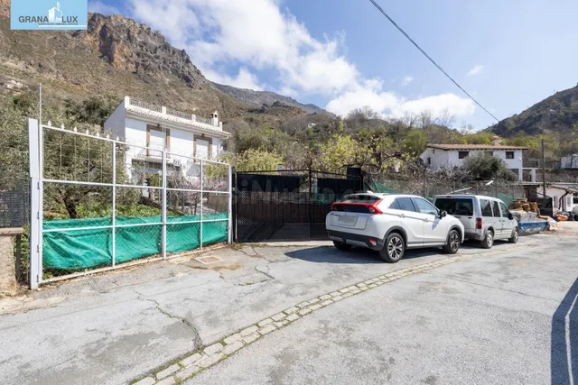 FINCA URBANA ÚNICA CON DOS VIVIENDAS EN GÜÉJAR SIERRA - foto 2