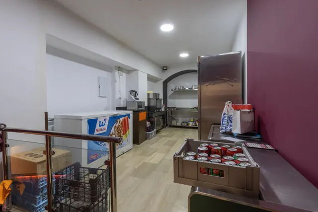 Se alquila local en una ubicación privilegiada en el corazón de Granada — 17