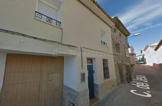Se vende casa adosada en Lanaja (Huesca).