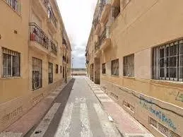 PISO OCUPADO POR PERSONA SIN JUSTO TÍTULO ESTE INMUEBLE DEBI - foto 2