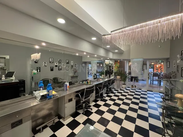 ¡SE VENDE LOCAL COMERCIAL PARA PELUQUERÍA DE 82 m2 EN CENTRO - foto 2