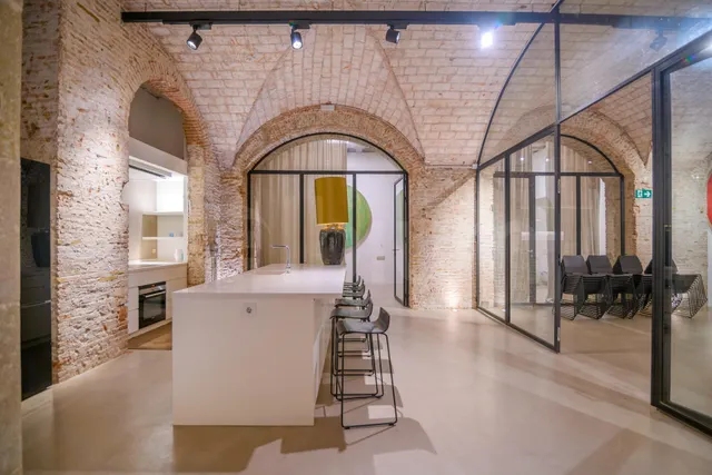 EXCLUSIVA OFICINA DE DISEÑO DE 226 M2 EN EL CORAZÓN DEL BARRIO GÒTIC — 18