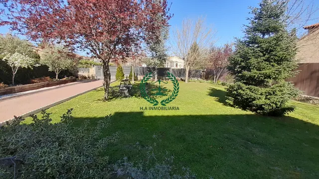 CHALET INDEPENDIENTE AMUEBLADO EN ALQUILER PEDREZUELA — 2