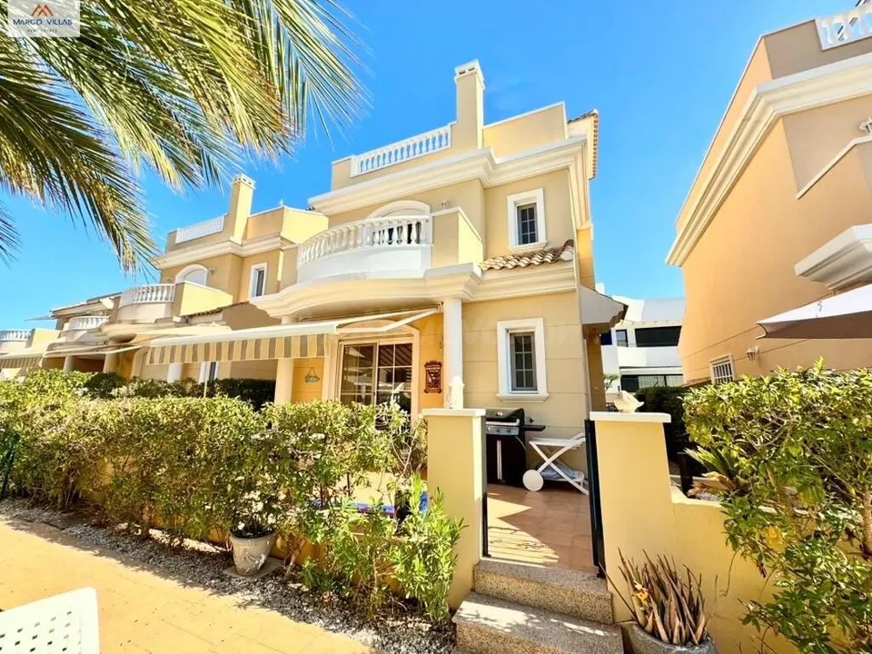 Villa en San Fulgencio-1317LM- Marco Villas Real Estate