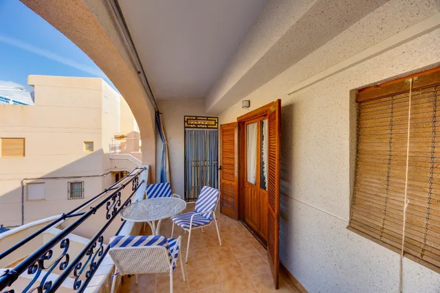 Ático duplex con solárium, vistas al mar y a 280 metros de la playa de La Mata — 6