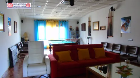 EXCELENTE CASA DE NUEVA construcción QUE CUENTA  CON DORMITORIO , BAÑO ,AMPLIO SALON COCINA ,GARAJE Y PATIO Y OYTRAS DEPENDENCIAS EN PLANTA BAJA . EN PLANTA PRIMERA  TRES DORMITORIOS BAÑO Y AMPLIO S