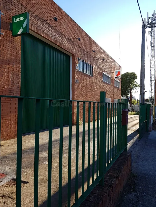 MONCASA VENDE Nave industria en Polígono - foto 2