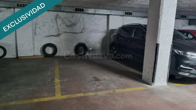 Plaza de parking para coche mediano. - foto 2