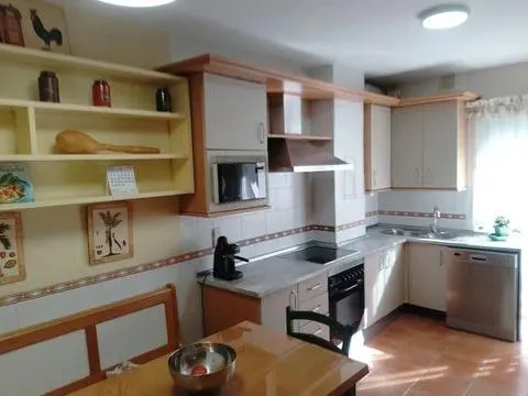 AMPLIO PISO DE 150 m2 EN ZONA ZOCO – PISCINA Y GARAJE INCLUI - foto 5
