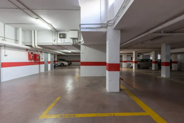 Ideal inversores!!! 35 plazas de aparcamiento y 5 trasteros, todo alquilado — 18