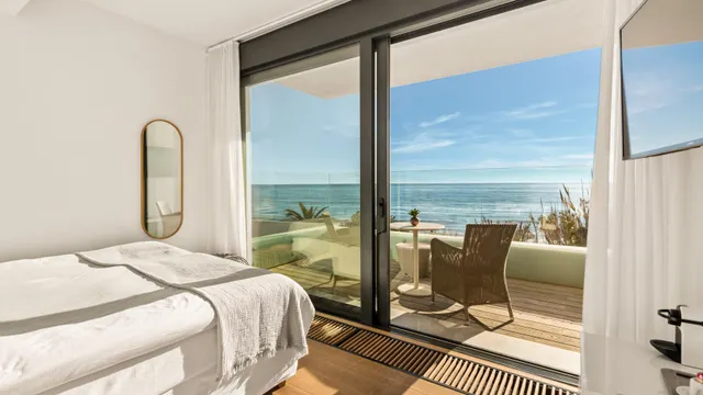 Spectacular Beachfront Designer Villa in Marbella — 31