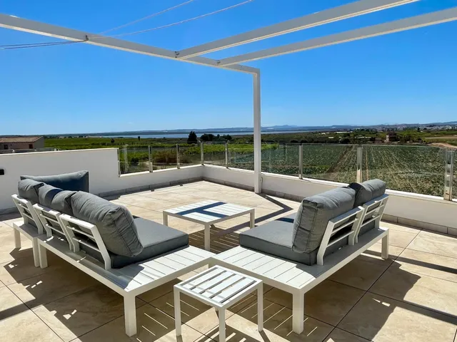 Villa independiente con piscina privada, solárium y vistas a la laguna en Moncayo — 41