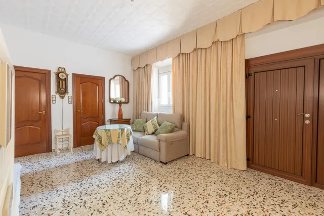 OPORTUNIDAD DE VENTA DE PISO EN ZONA ANCHA DE CAPUCHINOS — 21