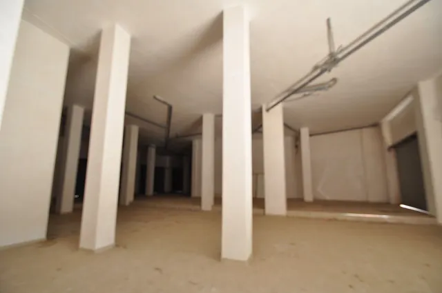 Local comercial 700m² en venta - Avenida de chapí — 11