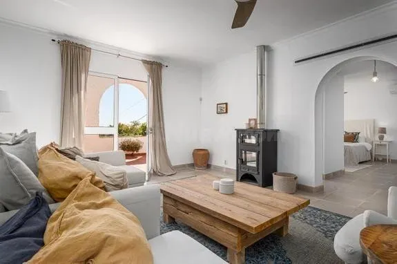 Villa exclusiva con piscina privada y casa de invitados independiente — 24