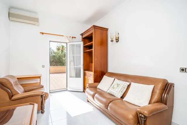 Chalet urbano con piscina y jardín en Sa Cabaneta — 34