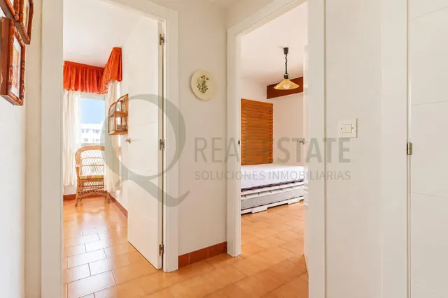 Vistas abiertas al mar y gran terraza en Cabo de las Huertas · 3 dormitorios y 2 baños — 26