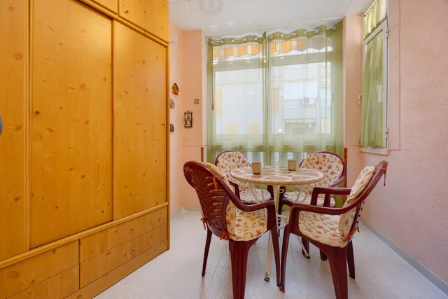 Apartamento de 3 dormitorios y piscina comunitaria en Acequion, Torrevieja — 17