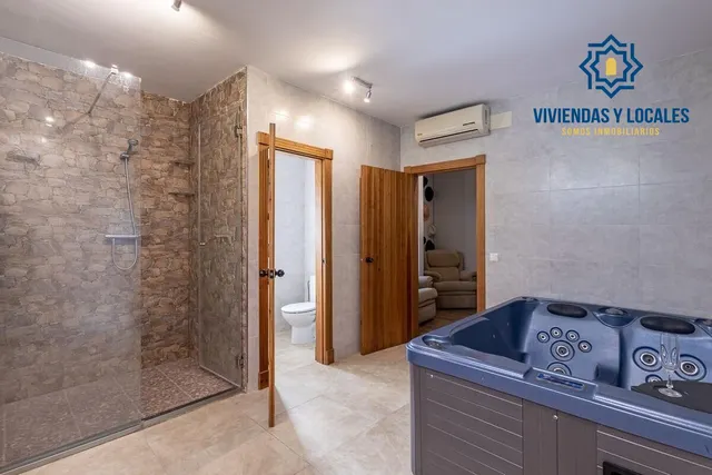 Chalet independiente con pozo propio y placas solares — 14