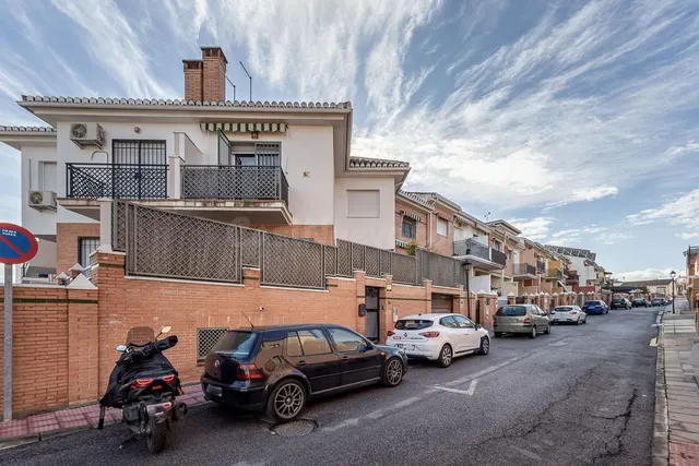 Encanto, luz y calidad de vida en Ogíjares, a un paso de Granada Vendemos esta casa — 2
