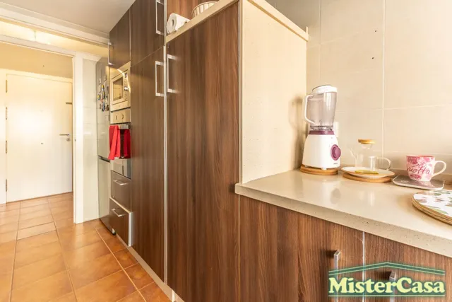 EXCLUSIVA. Piso zona sur VPO . 3 dormitorios , 2 baños , terraza . Plaza de garaje y trastero . — 13