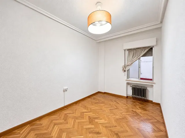 Tres dormitorios, gran salón y ubicación estratégica — 240.000 € — 15