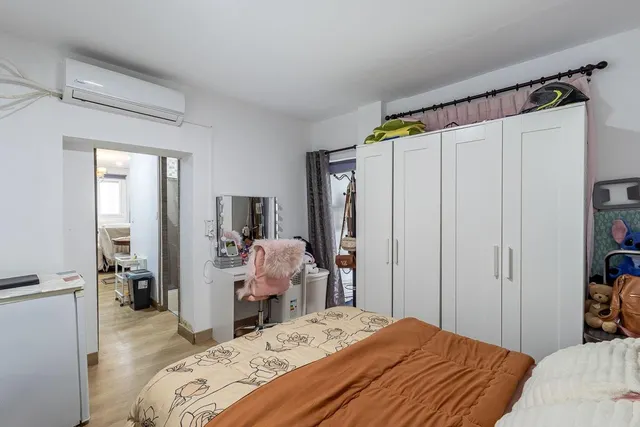 Local adaptado a vivienda en el Zaidin. — 11