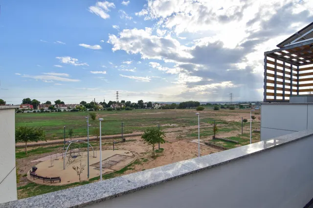 Moderna y seminueva casa en Paiporta en zona tranquila, sin finca delante — 22