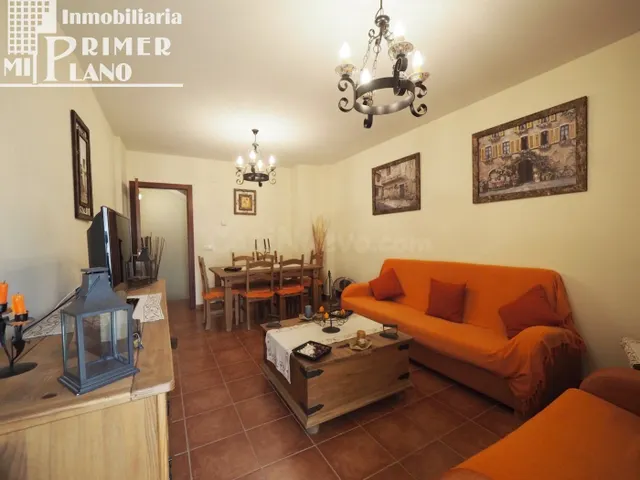 *Casa adosada con 3 dormitorios, garaje y piscina,en Ruidera - foto 3