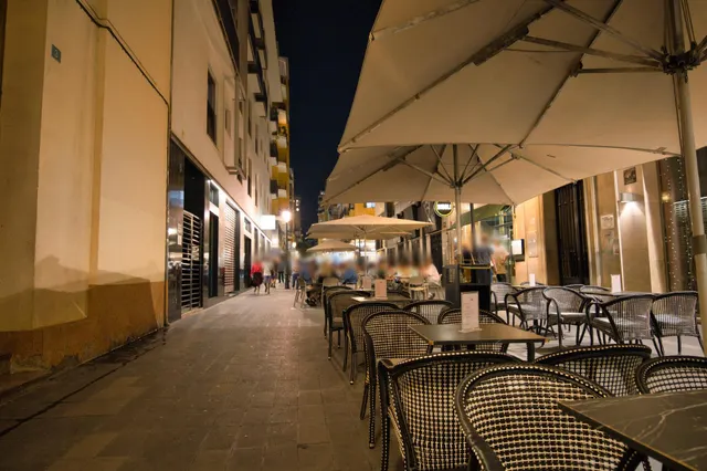 Ático con gran terraza y solárium privado en el corazón de Alicante — 8