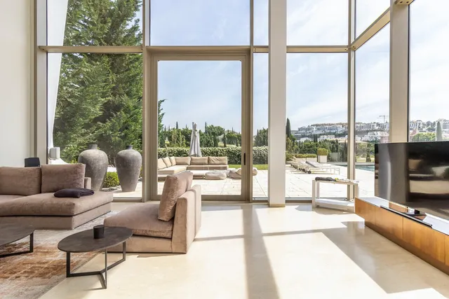 Chalet 6 habitaciones 1183m² en venta - Costa del Sol — 28