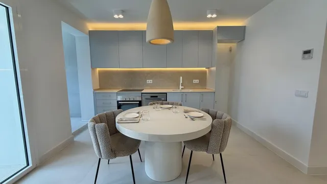 Vivienda completamente reformada con 3 dormitorios, terraza, jardín privado y piscina — 23