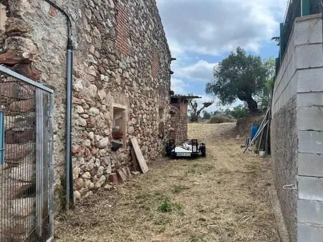 SOLAR EN VENTA CON CASAL DE PIEDRA EN LA SERRA BARONA — 4