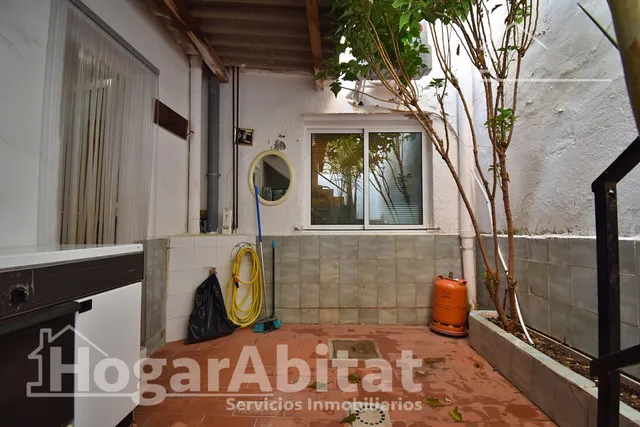 CASA CON TERRAZA Y VISTAS DESPEJADAS A LA MONTAÑA — 42