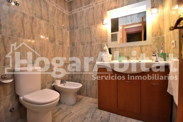 ADOSADO SEMINUEVO CON PISCINA, 2 TERRAZAS Y AMPLIO GARAJE — 31