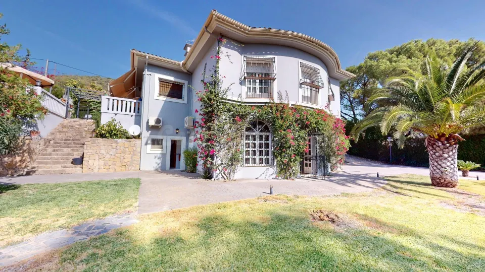 IMPRESIONANTE CASA EN CASILLA DEL AIRE
