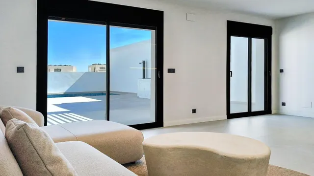 Villa de 4 dormitorios y piscina privada en Ciudad Quesada, Alicante — 5